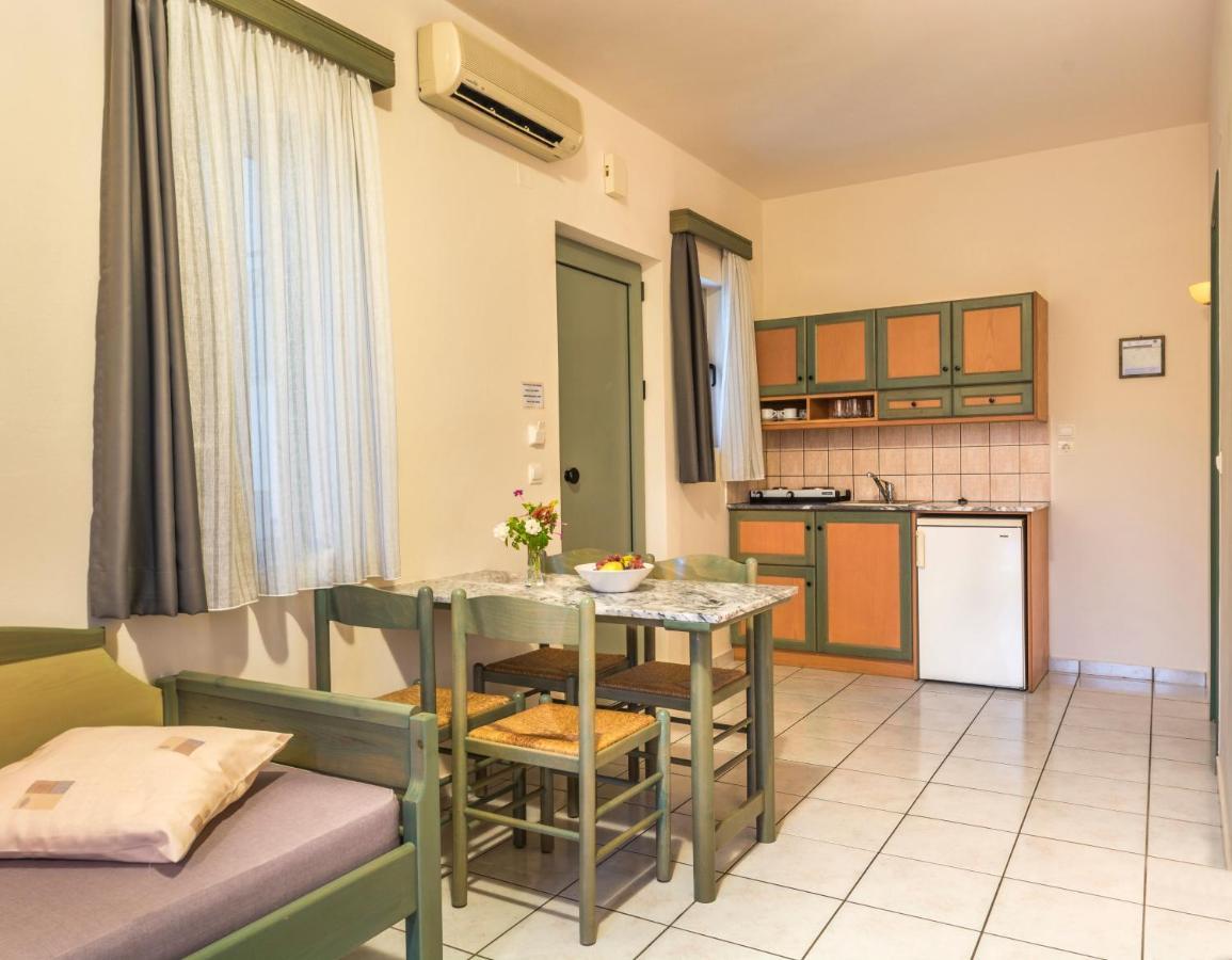 Lotus Hotel Apartments Kato Daratso Luaran gambar