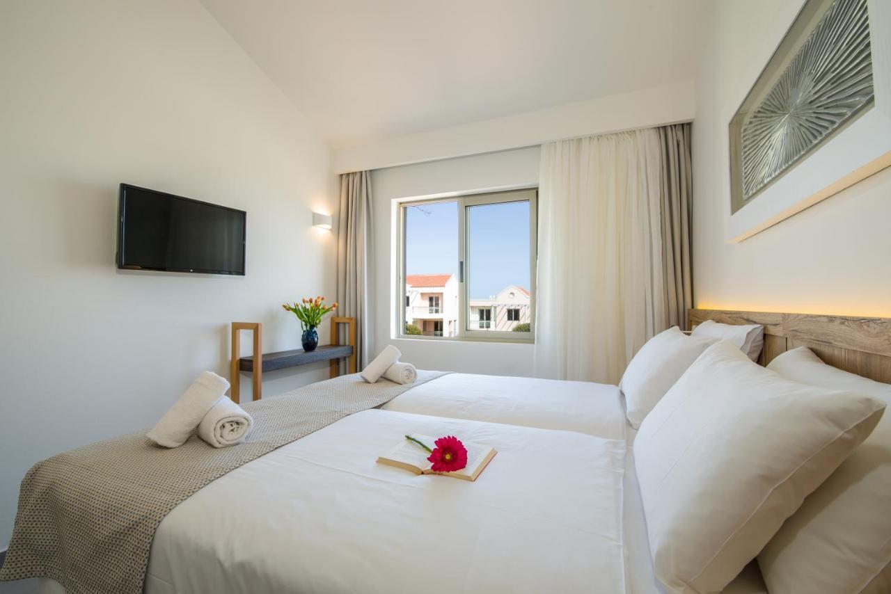 Lotus Hotel Apartments Kato Daratso Luaran gambar