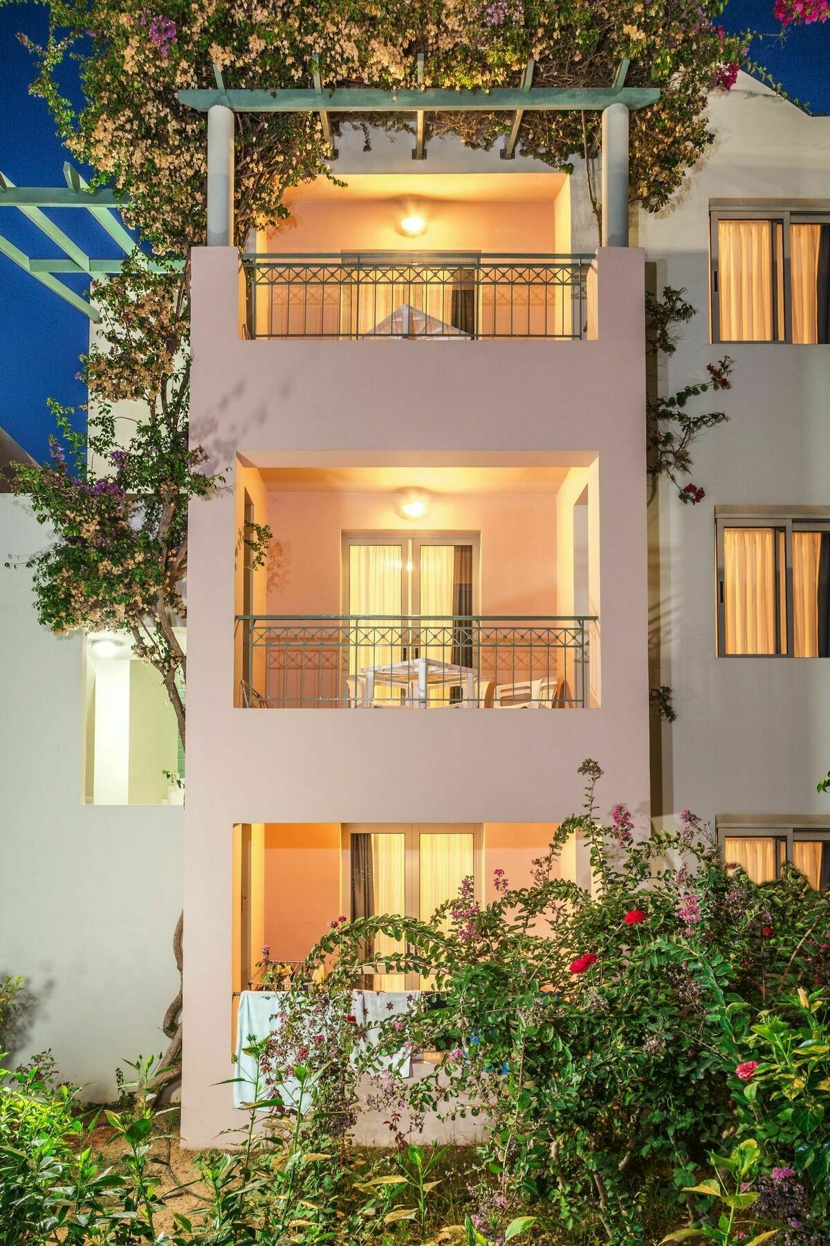 Lotus Hotel Apartments Kato Daratso Luaran gambar